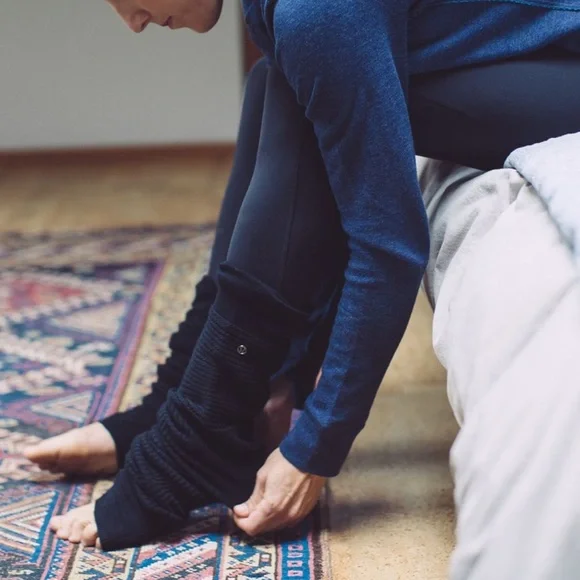 Lululemon Blissed Out Leg Warmers Black - Picture 3 of 10